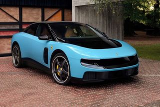 První elektromobil v historii Ferrari je tady! Tohle nečekal asi nikdo - Garáž.cz